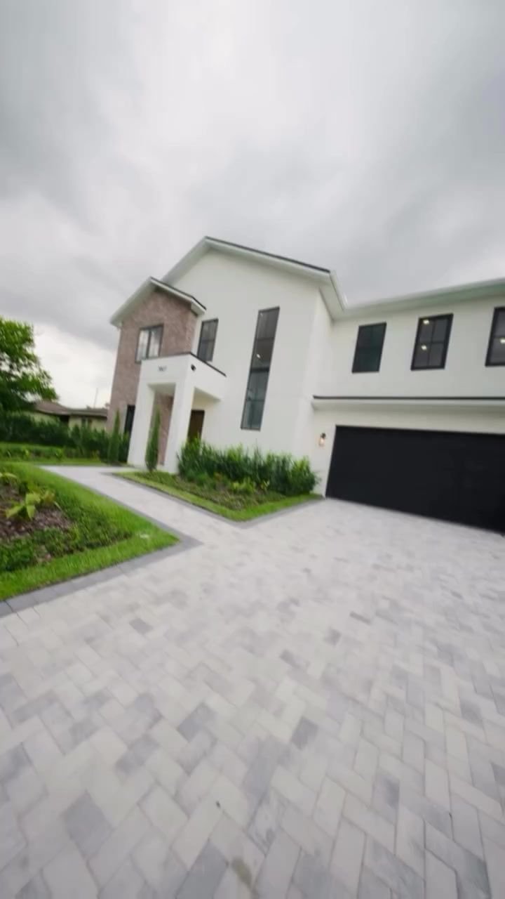 A modern new-build home in Audubon Park